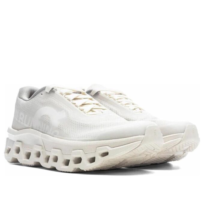 On Running x INVINCIBLE Cloudmonster 2 «Elfenbeinweiß»